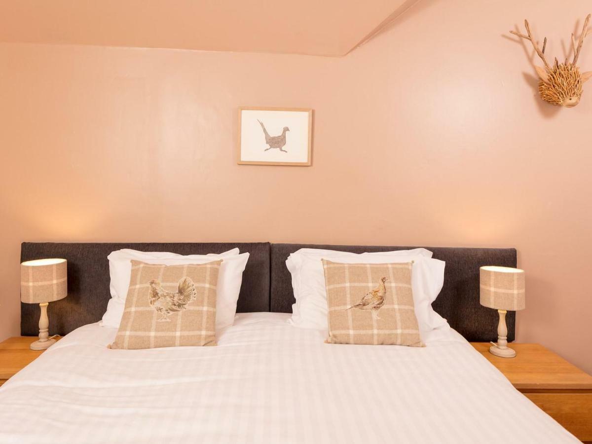 The Gordon Arms Hotel West Linton Extérieur photo